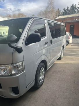    Toyota Hiace 2015 , 2450000 , 