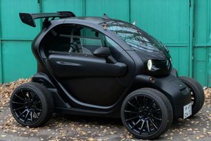  3  Renault Twizy 2014 , 700000 , 
