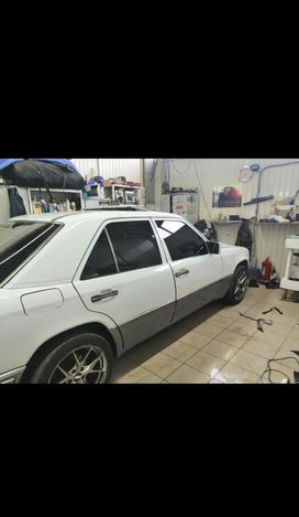  Mercedes-Benz E-Class 1990 , 350000 , 