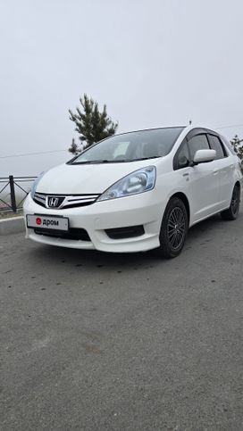  Honda Fit Shuttle 2013 , 950000 , 