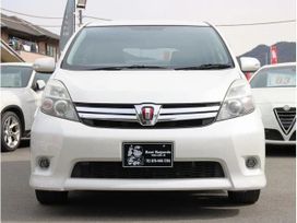    Toyota Isis 2017 , 850000 , 