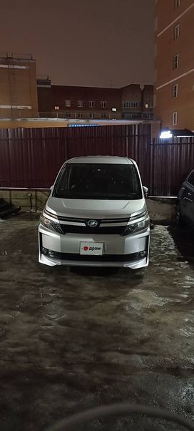    Toyota Voxy 2015 , 1895000 , 