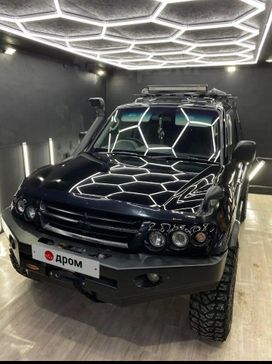  3  Mitsubishi Pajero 2000 , 1300000 , 