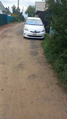    Toyota Prius Alpha 2013 , 1000000 , 