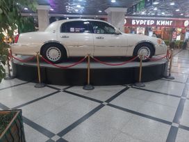  Lincoln Town Car 1999 , 3000000 , 