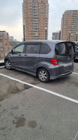    Honda Freed 2011 , 400000 , 
