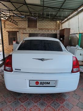  Chrysler 300 2004 , 700000 , 