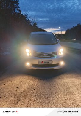    Toyota Noah 2011 , 1420000 , 