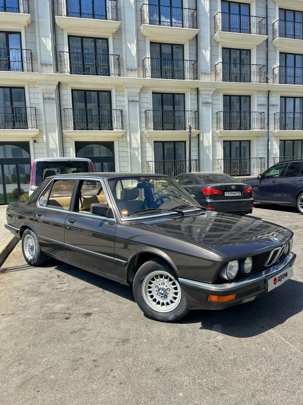  BMW 5-Series 1985 , 700000 , 