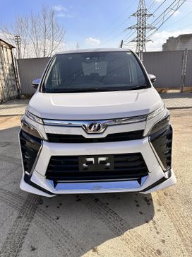    Toyota Voxy 2020 , 3100000 , 