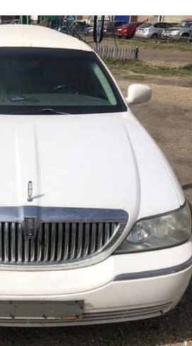  Lincoln Town Car 2002 , 1000000 , 