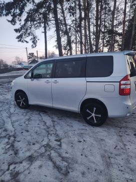    Toyota Noah 2010 , 1400000 , 