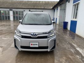    Toyota Voxy 2018 , 2350000 , 