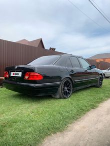  E-Class, 1998
