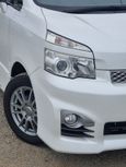    Toyota Voxy 2012 , 1980000 , 