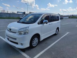    Toyota Voxy 2009 , 800000 , 