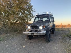  3  Toyota Land Cruiser 1990 , 790000 , 