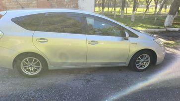    Toyota Prius Alpha 2013 , 1050000 , -