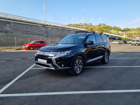 SUV   Mitsubishi Outlander 2018 , 2300000 , 