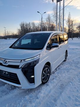    Toyota Voxy 2019 , 2700000 , 