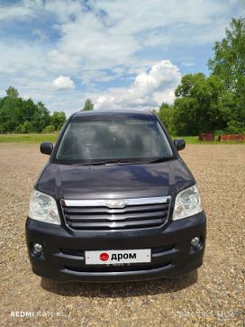    Toyota Noah 2003 , 1250000 , 