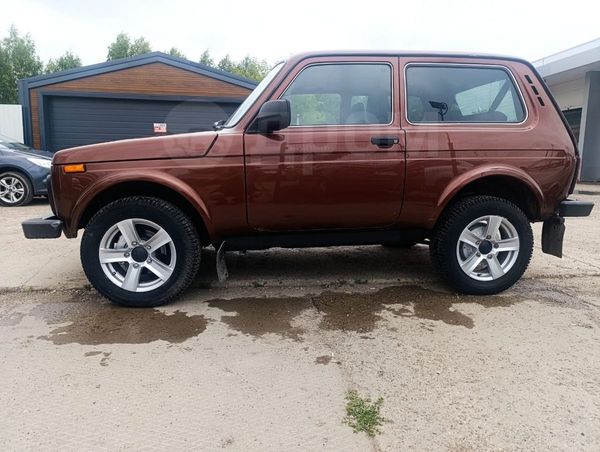  3   4x4 2121  2019 , 630000 ,  