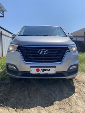    Hyundai H1 2018 , 3300000 , 