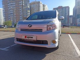    Toyota Voxy 2010 , 1340000 , 