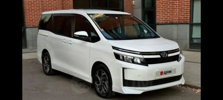    Toyota Voxy 2015 , 1770000 , 