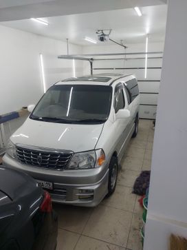    Toyota Granvia 2001 , 2100000 , 