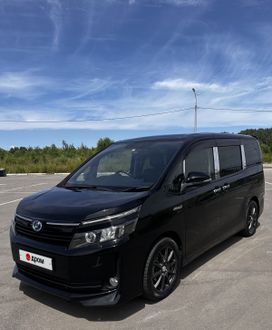    Toyota Voxy 2015 , 1830000 , 