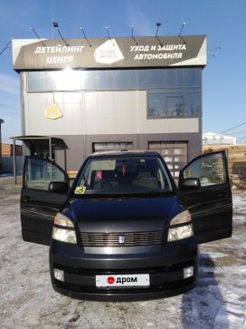    Toyota Voxy 2004 , 1300000 , 