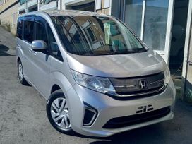 Минивэн или однообъемник Honda Stepwgn 2017 года, 1775000 рублей, 