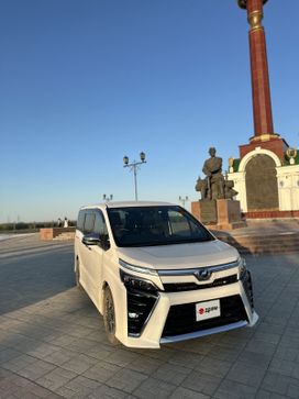    Toyota Voxy 2020 , 3050000 , 