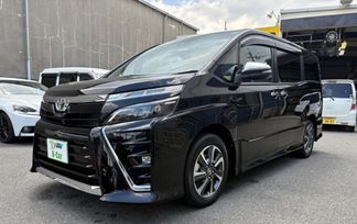   Toyota Voxy 2021 , 2070000 , 