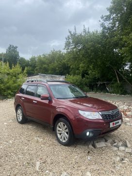 SUV   Subaru Forester 2011 , 900000 ,  