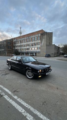  BMW 5-Series 1990 , 770000 ,  