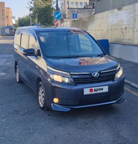 Toyota Voxy, 2014