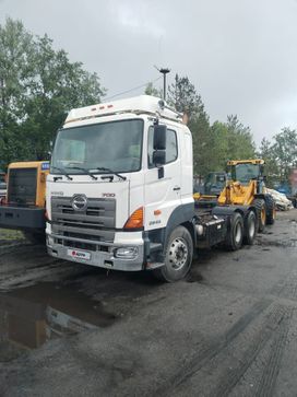   Hino 700 2011 , 2800000 , 