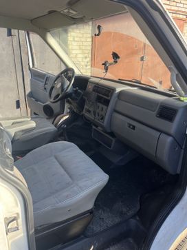    Volkswagen Transporter 2000 , 700000 , 
