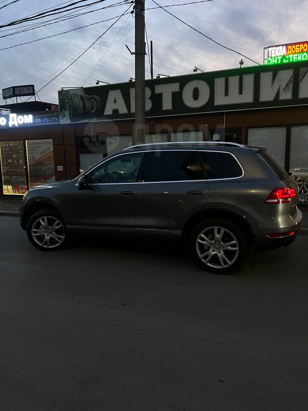 SUV   Volkswagen Touareg 2011 , 2000000 , 