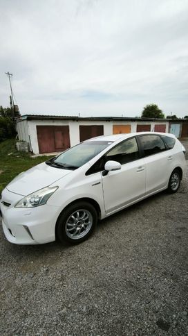    Toyota Prius Alpha 2012 , 950000 , -