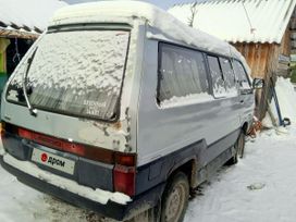    Nissan Largo 1990 , 100000 , 