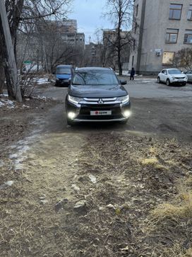 SUV   Mitsubishi Outlander 2015 , 1799999 , 
