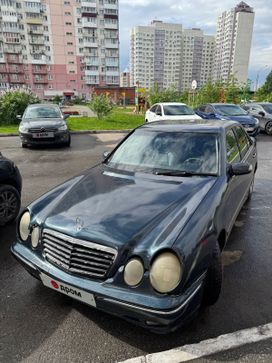  Mercedes-Benz E-Class 2000 , 299999 , 