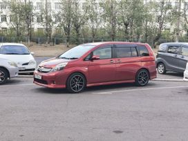    Toyota Isis 2011 , 1300000 , 