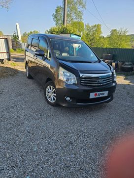   Toyota Noah 2011 , 1400000 , --