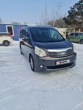    Toyota Noah 2010 , 1350000 , 