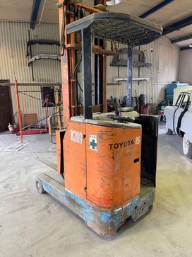  () Toyota 4CBT3 2003 , 140000 , 