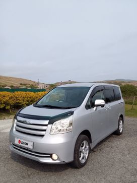    Toyota Noah 2008 , 1100000 , 